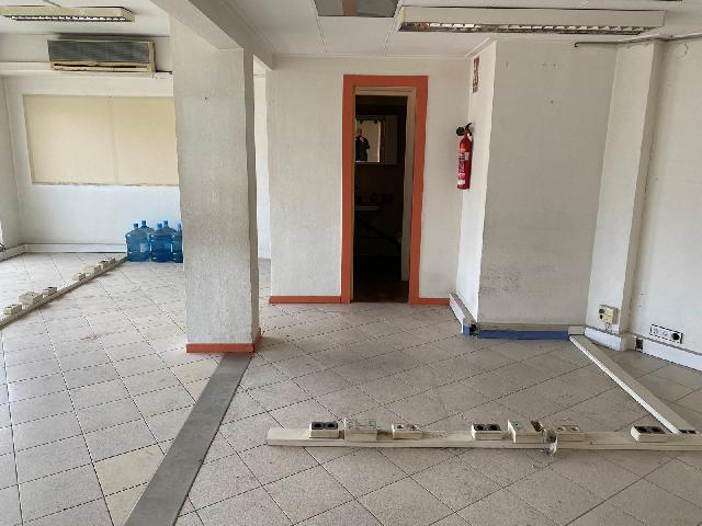 Imagen 21 Inmueble 301101 - Local Comercial en venta en Barcelona / Sobre la Av republica Argentina, cercano a metro /ferro