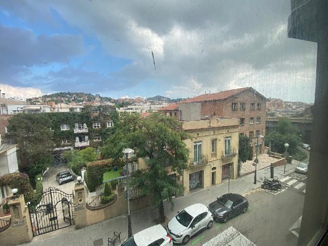 Imagen 4 Inmueble 301101 - Local Comercial en venta en Barcelona / Sobre la Av republica Argentina, cercano a metro /ferro