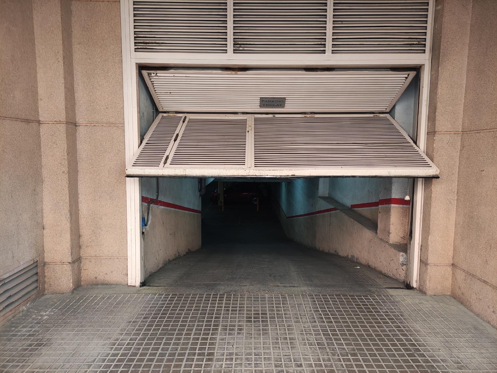 Imagen 3 Parking Coche en venta en Sant Cugat Del Vallès / Sobre la calle Monestir