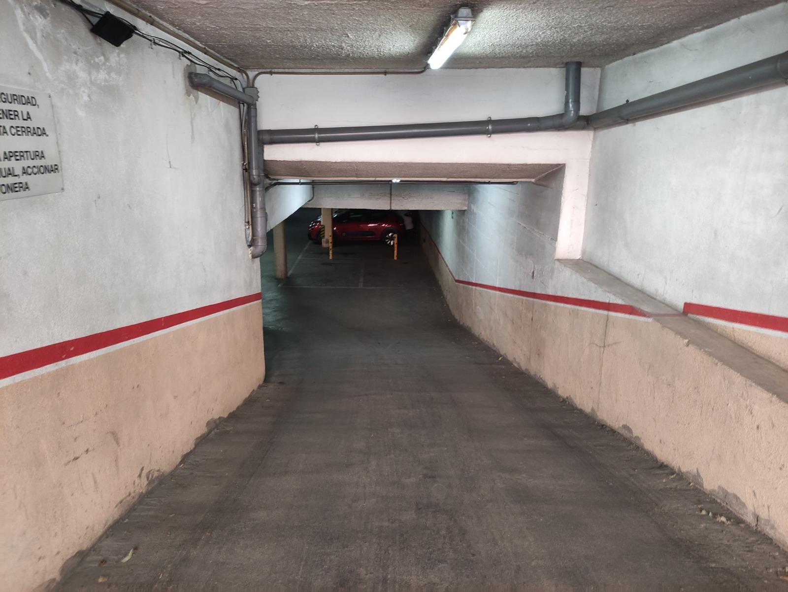 Imagen 4 Parking Coche en venta en Sant Cugat Del Vallès / Sobre la calle Monestir