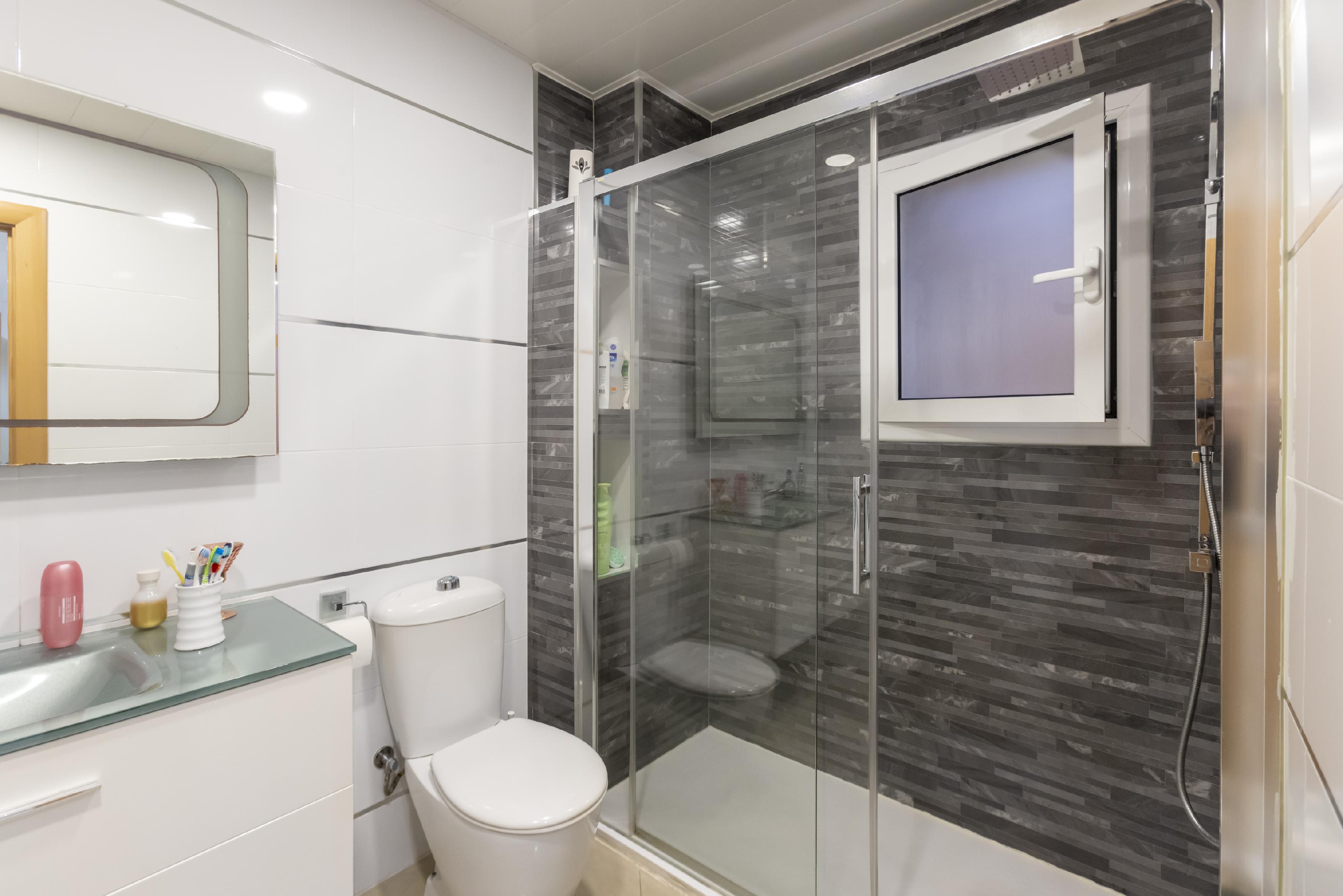 Imagen 30 Planta Baja en venta en Santa Coloma De Gramenet / Montigala, Barrio Puigfred