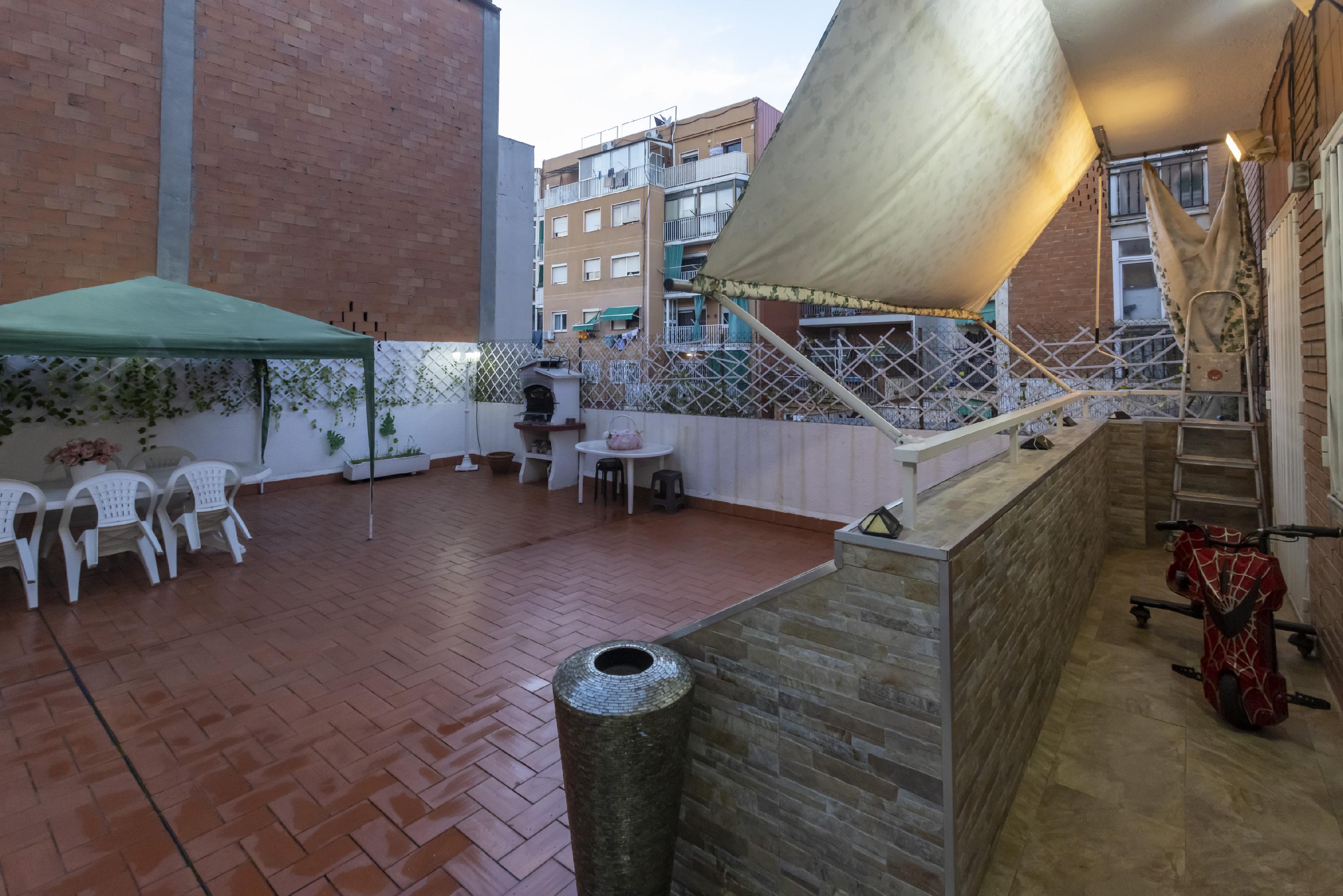 Imagen 2 Planta Baja en venta en Santa Coloma De Gramenet / Montigala, Barrio Puigfred