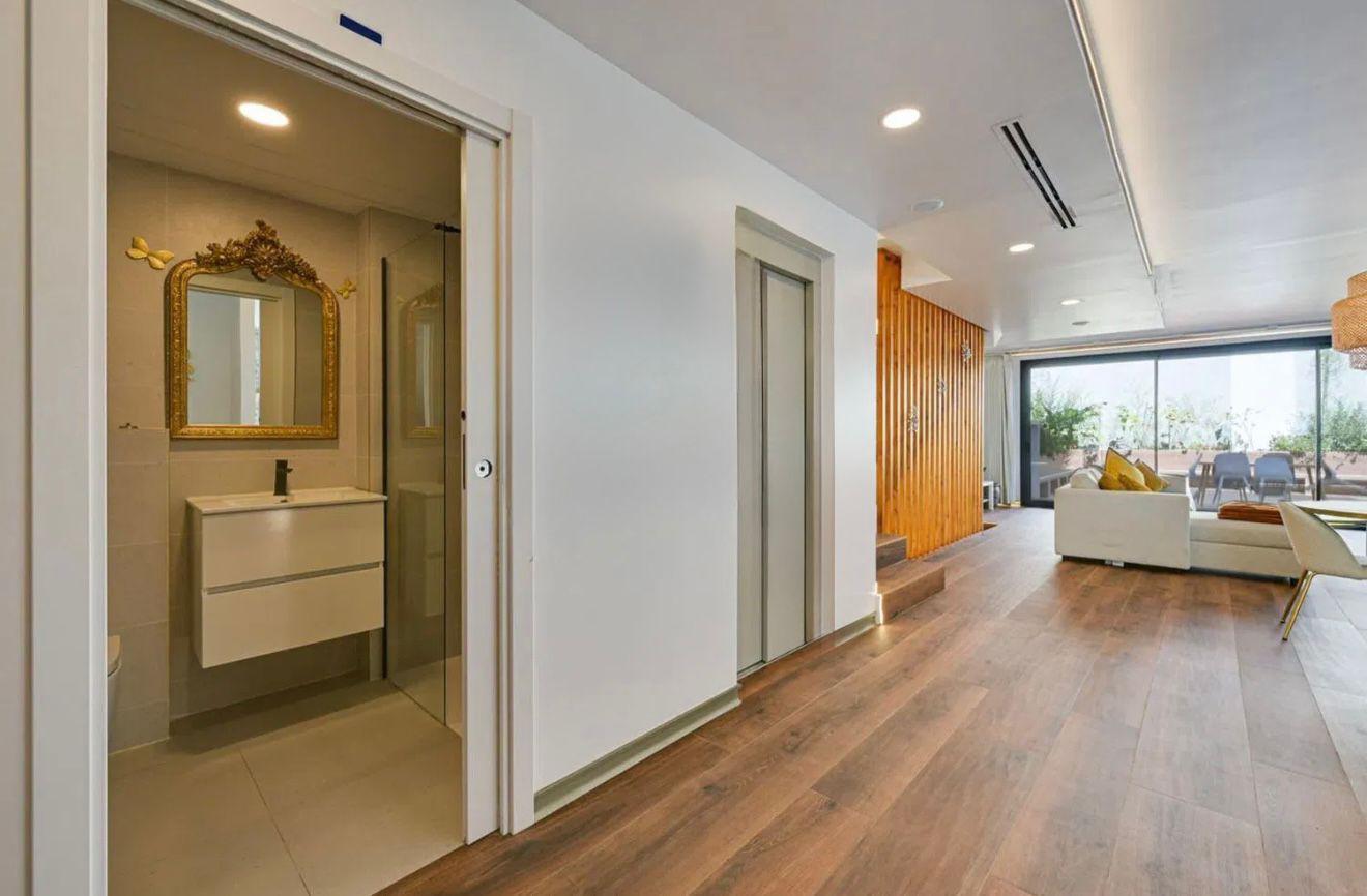 Imagen 6 Casa Adosada en venta en Montgat / Chalet Adosado en Montgat.