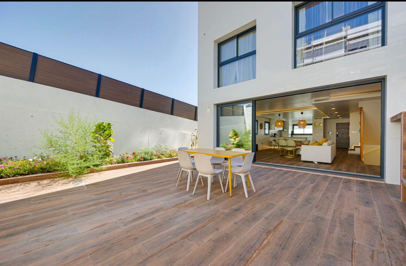 Imagen 10 Casa Adosada en venta en Montgat / Chalet Adosado en Montgat.