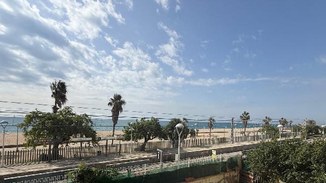 Imagen 1 Inmueble 302659 - Apto. Playa en venta en Canet De Mar / Piso en Canet de Mar, primera linea de mar.
