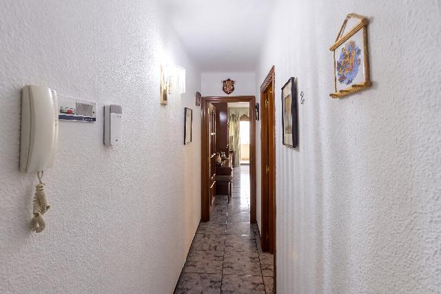 Imagen 4 Inmueble 306049 - Apartamento en venta en Santa Coloma De Gramenet / Junto a comercios y transporte público,...