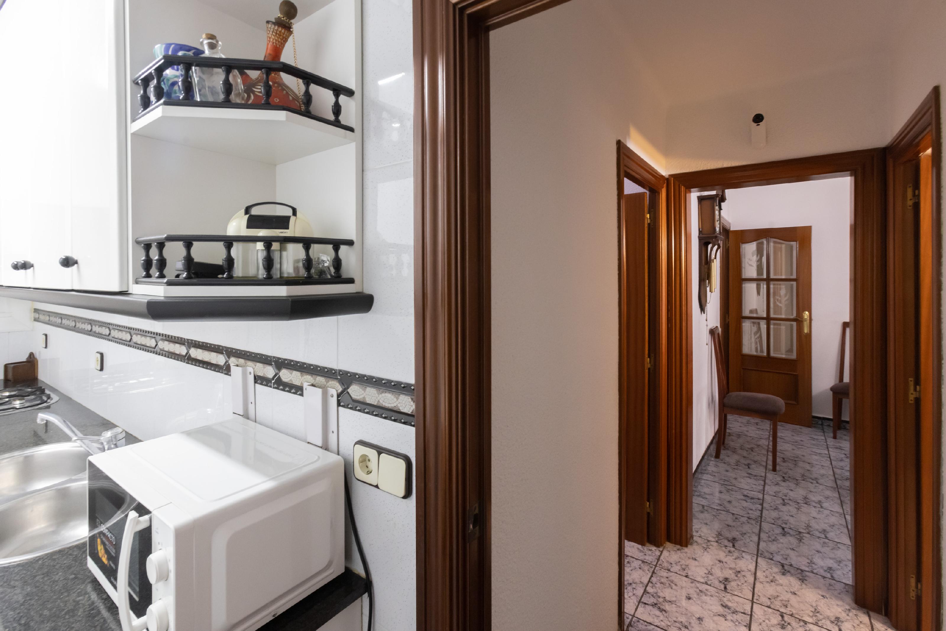 Imagen 8 Apartamento en venta en Santa Coloma De Gramenet / Junto a comercios y transporte público,...