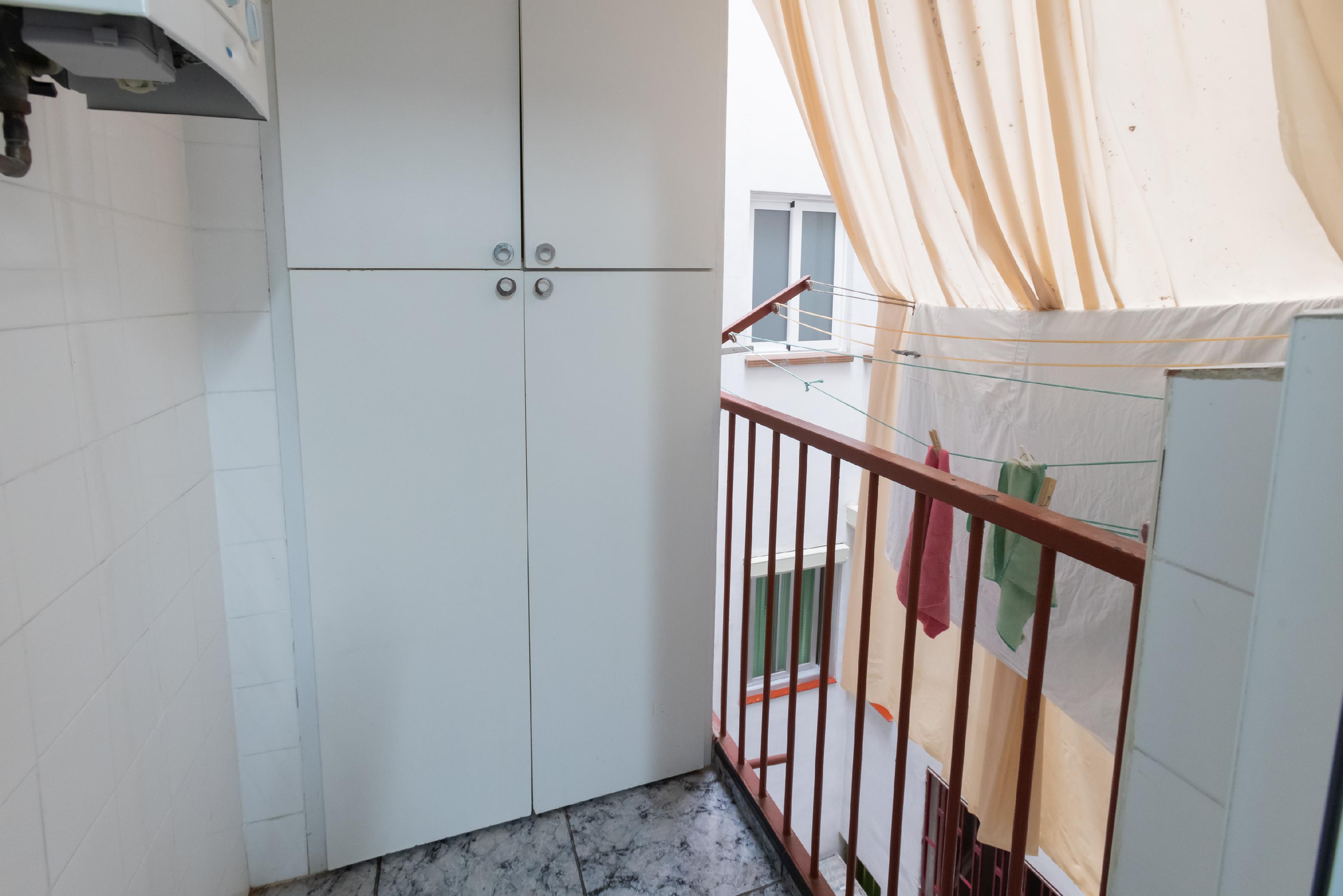 Imagen 9 Apartamento en venta en Santa Coloma De Gramenet / Junto a comercios y transporte público,...