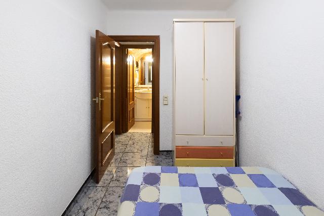 Imagen 16 Inmueble 306049 - Apartamento en venta en Santa Coloma De Gramenet / Junto a comercios y transporte público,...