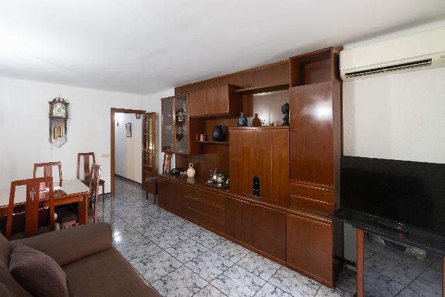 Imagen 3 Inmueble 306049 - Apartamento en venta en Santa Coloma De Gramenet / Junto a comercios y transporte público,...