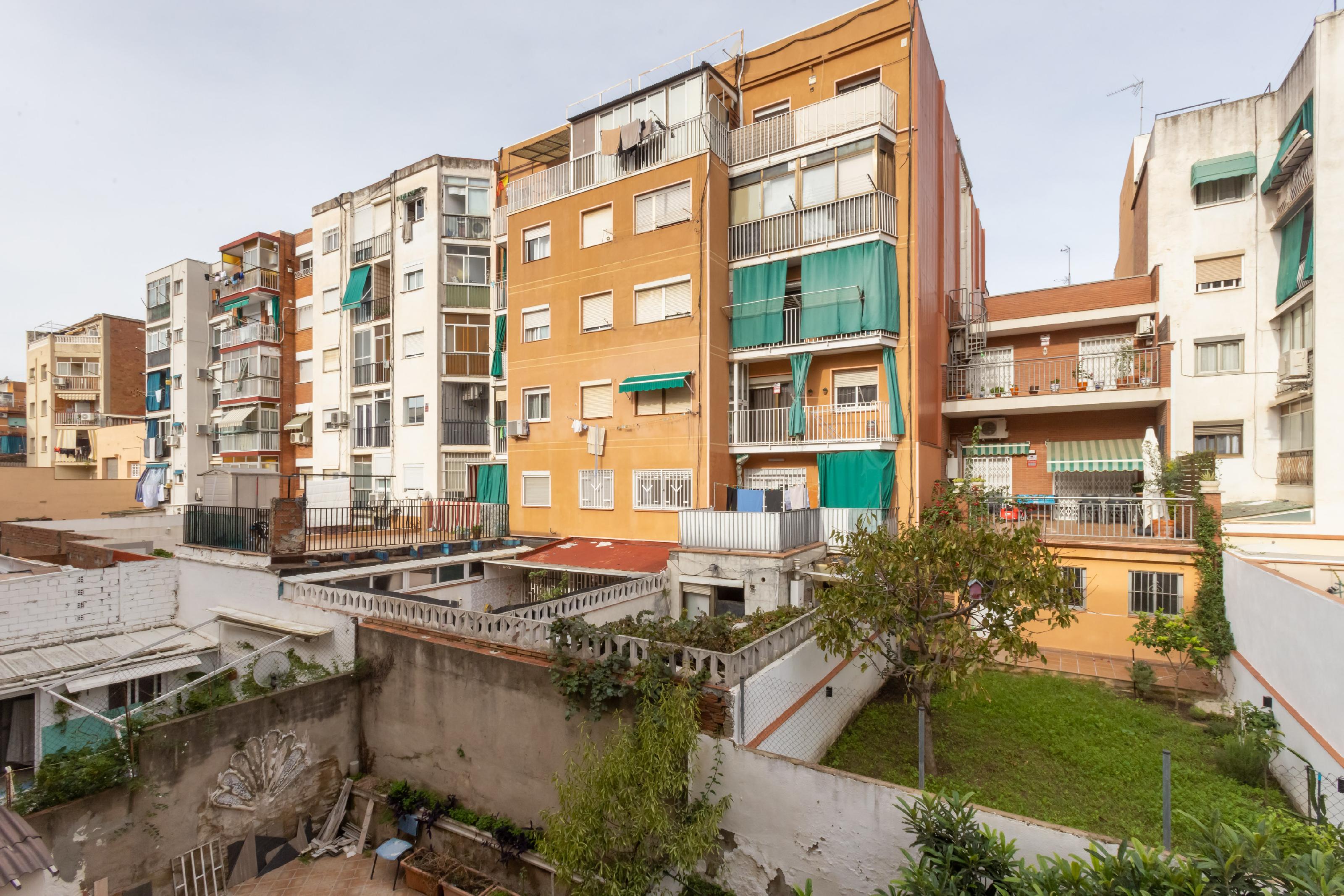 Imagen 11 Apartamento en venta en Santa Coloma De Gramenet / Junto a comercios y transporte público,...