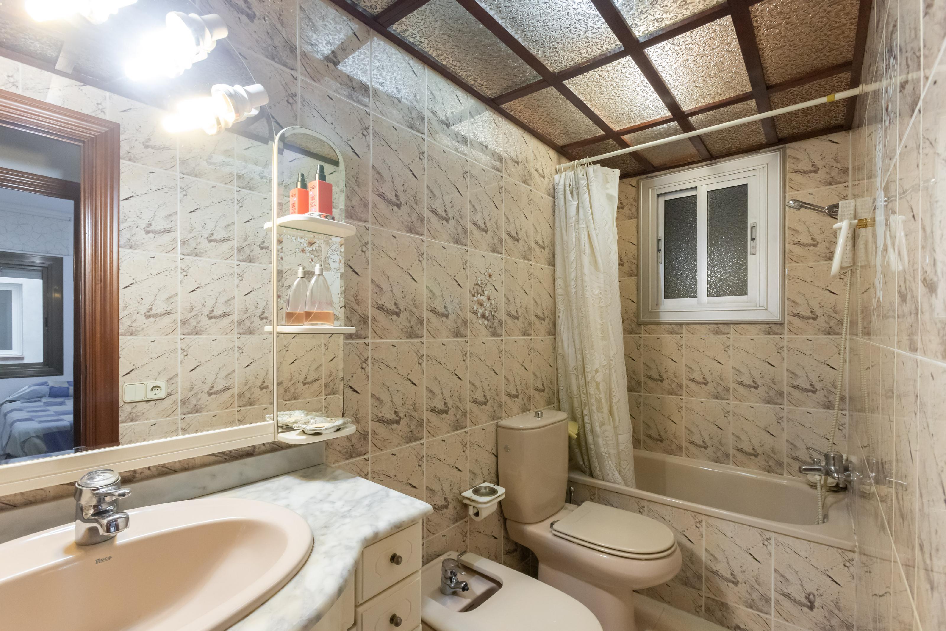 Imagen 17 Apartamento en venta en Santa Coloma De Gramenet / Junto a comercios y transporte público,...