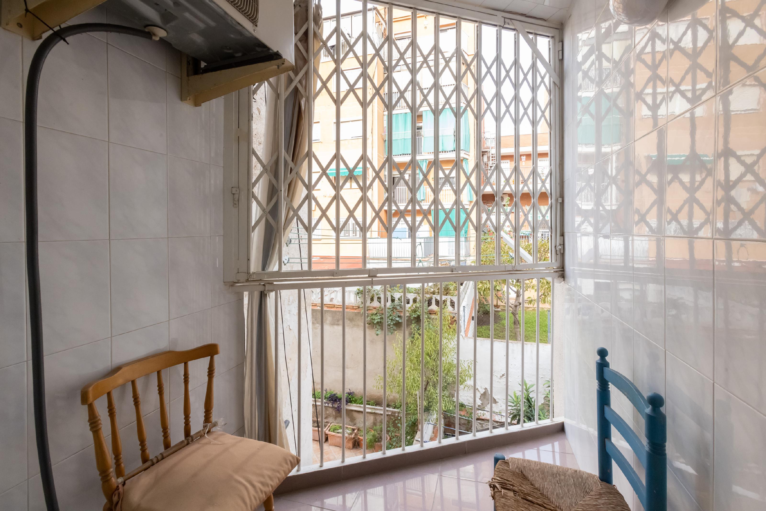 Imagen 10 Apartamento en venta en Santa Coloma De Gramenet / Junto a comercios y transporte público,...