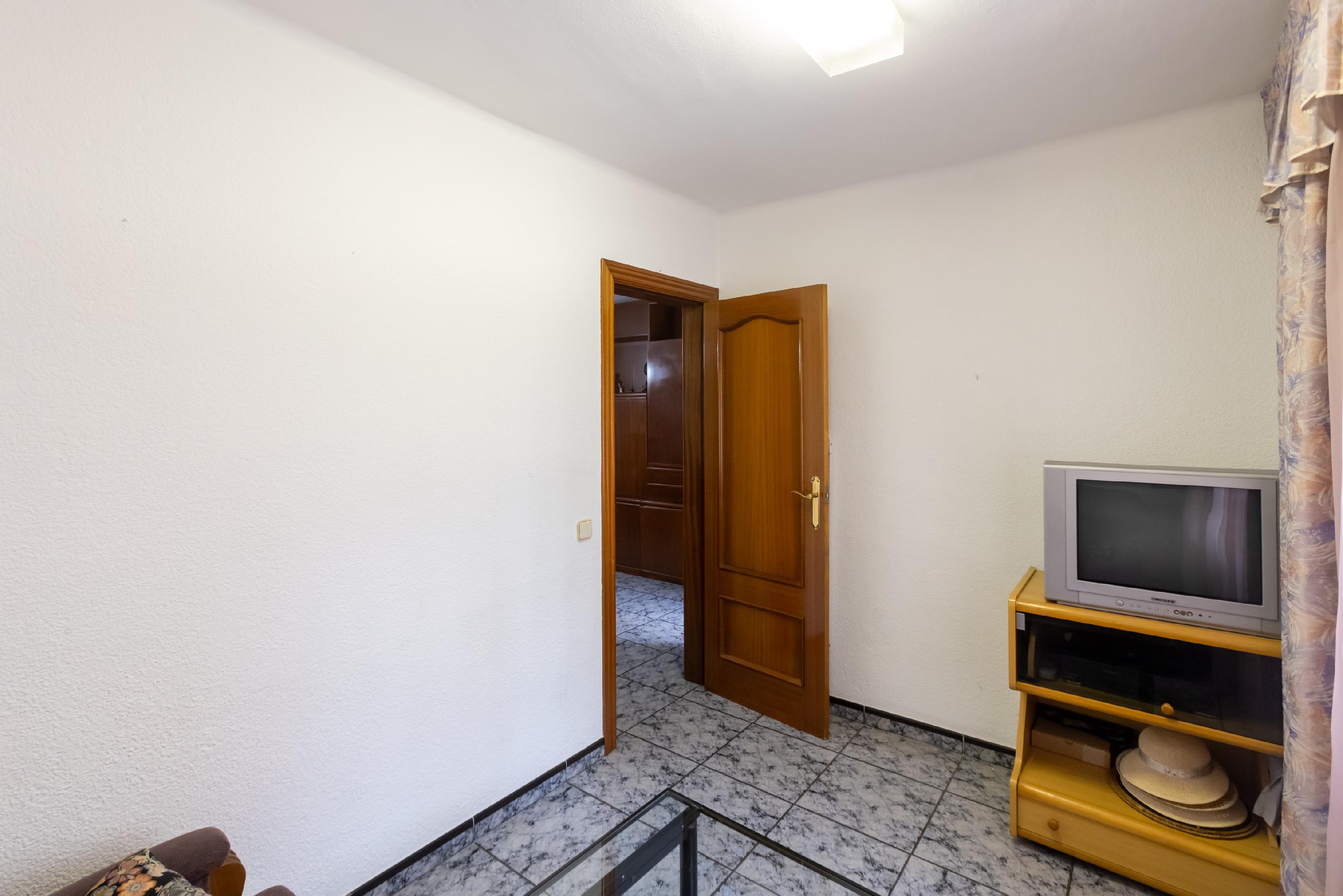 Imagen 12 Apartamento en venta en Santa Coloma De Gramenet / Junto a comercios y transporte público,...