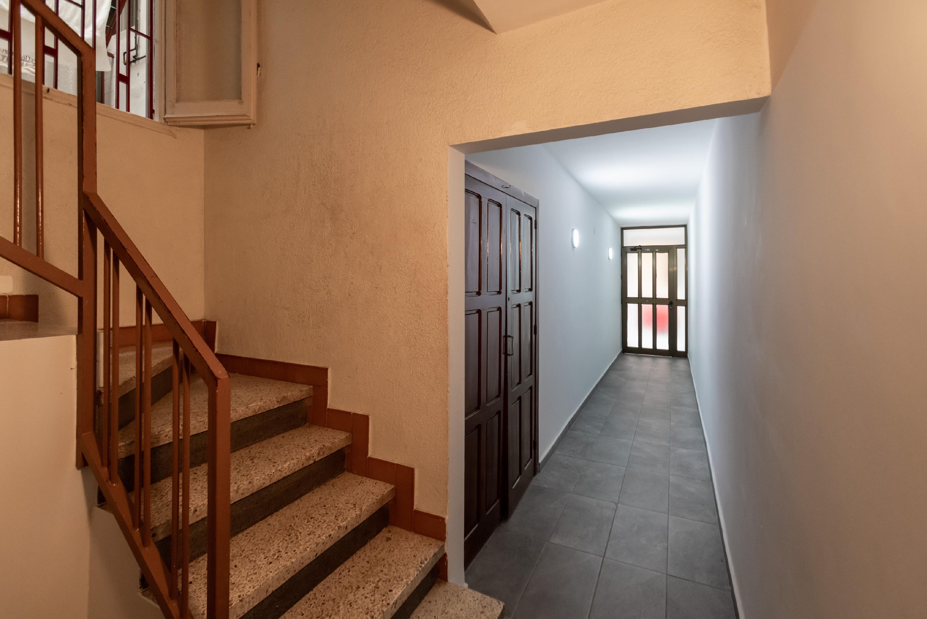 Imagen 23 Apartamento en venta en Santa Coloma De Gramenet / Junto a comercios y transporte público,...