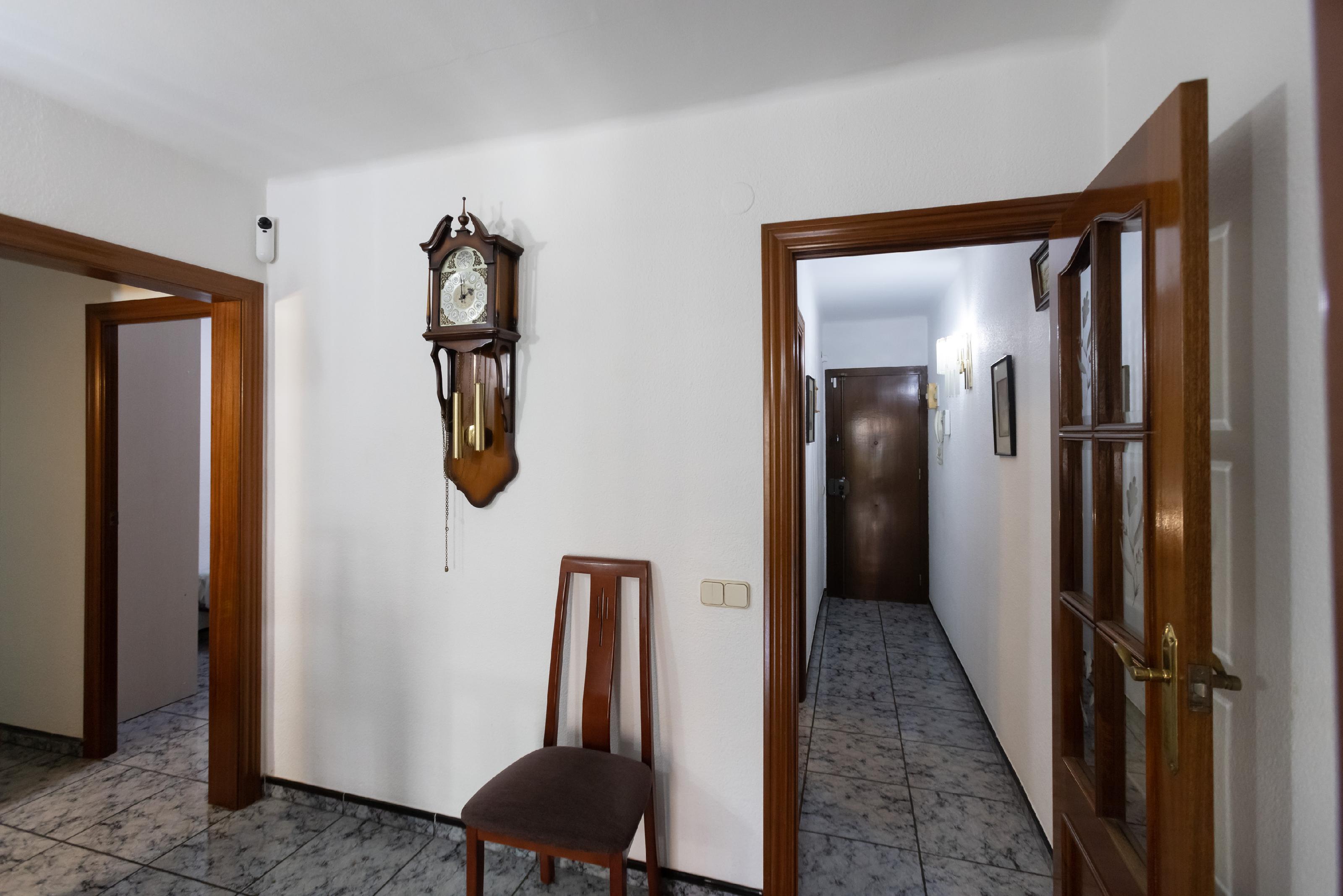 Imagen 5 Apartamento en venta en Santa Coloma De Gramenet / Junto a comercios y transporte público,...
