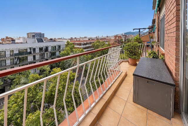 Imagen 1 Inmueble 306155 - Ático en venta en Barcelona / Ático, Via Júlia con vistas y ascensor.