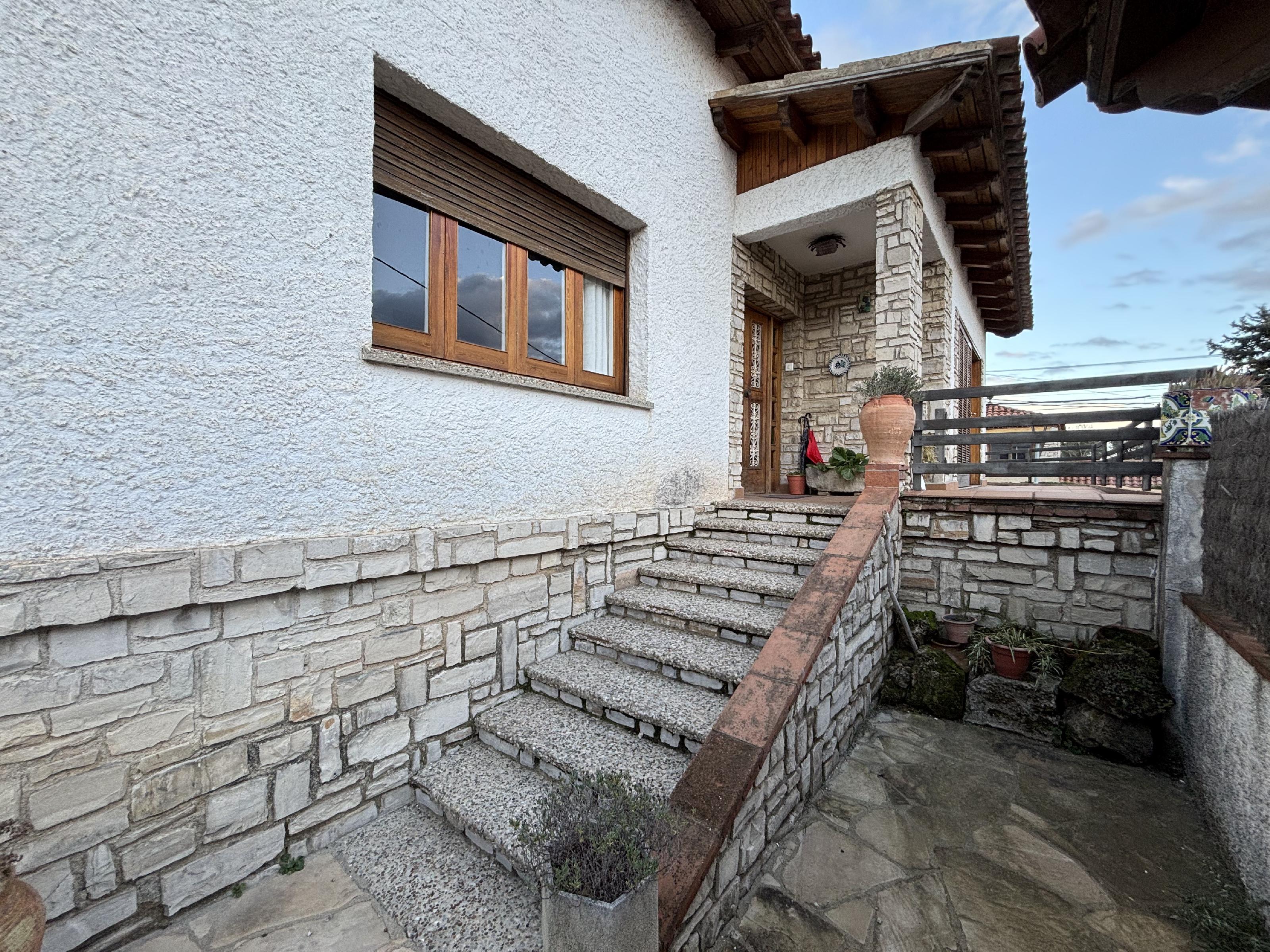 Imagen 2 Casa en venta en Vallbona D´anoia / Cerca de la estación del tren