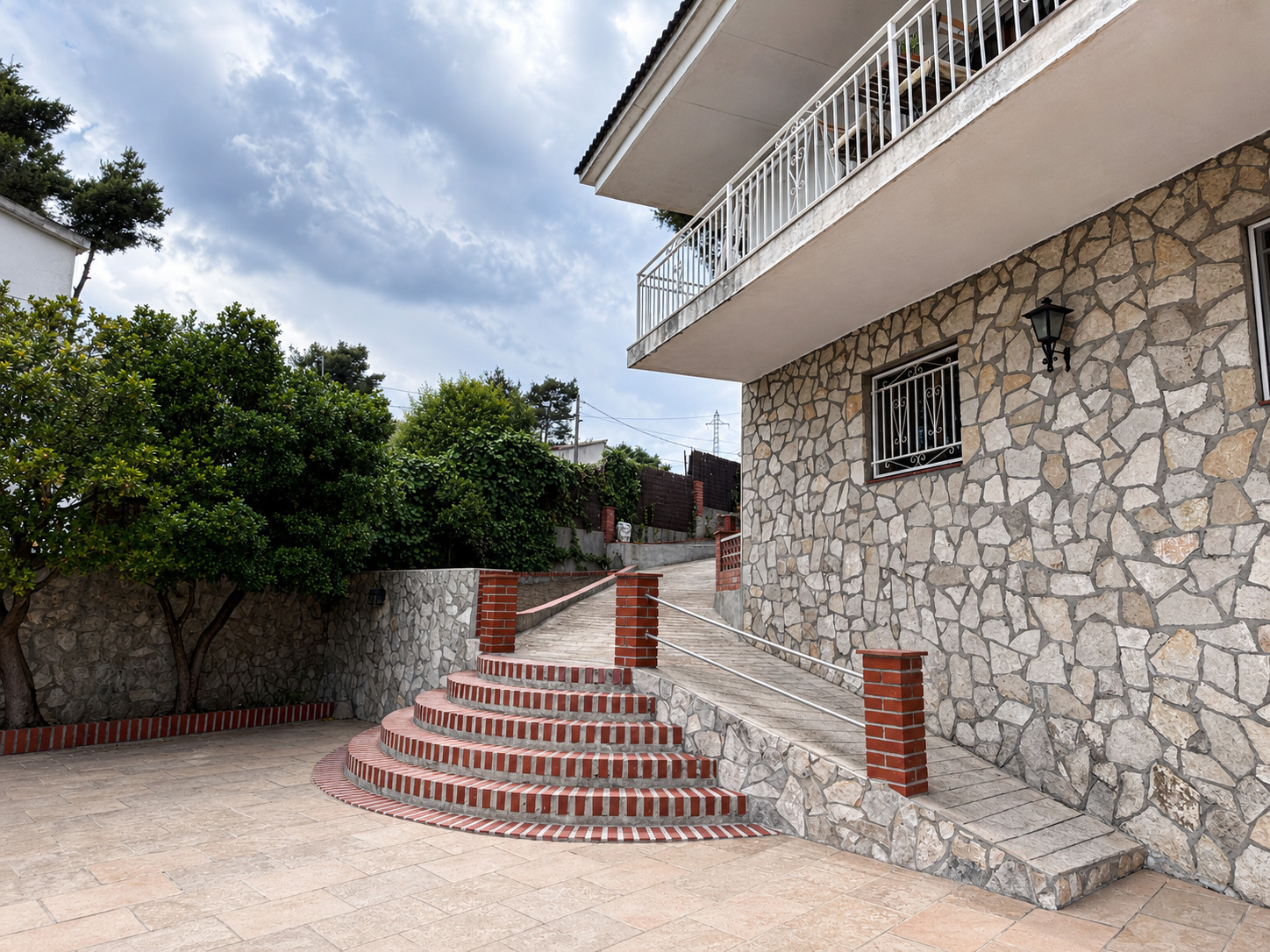 Imagen 2 Casa en venta en Mediona / Cerca del centro de la urbanización