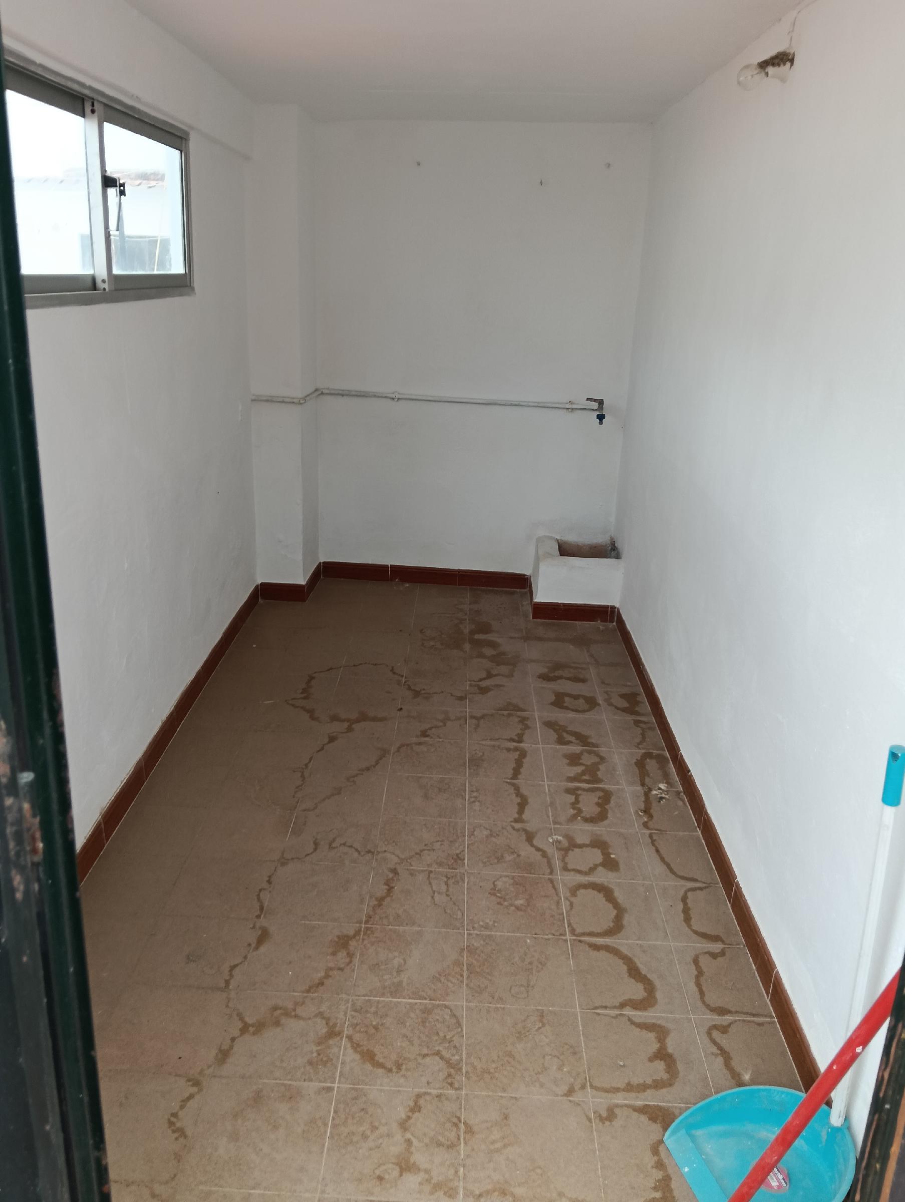 Imagen 13 Piso en venta en Arcos De La Frontera / Ubicado cerca del parking centro de Arcos.
