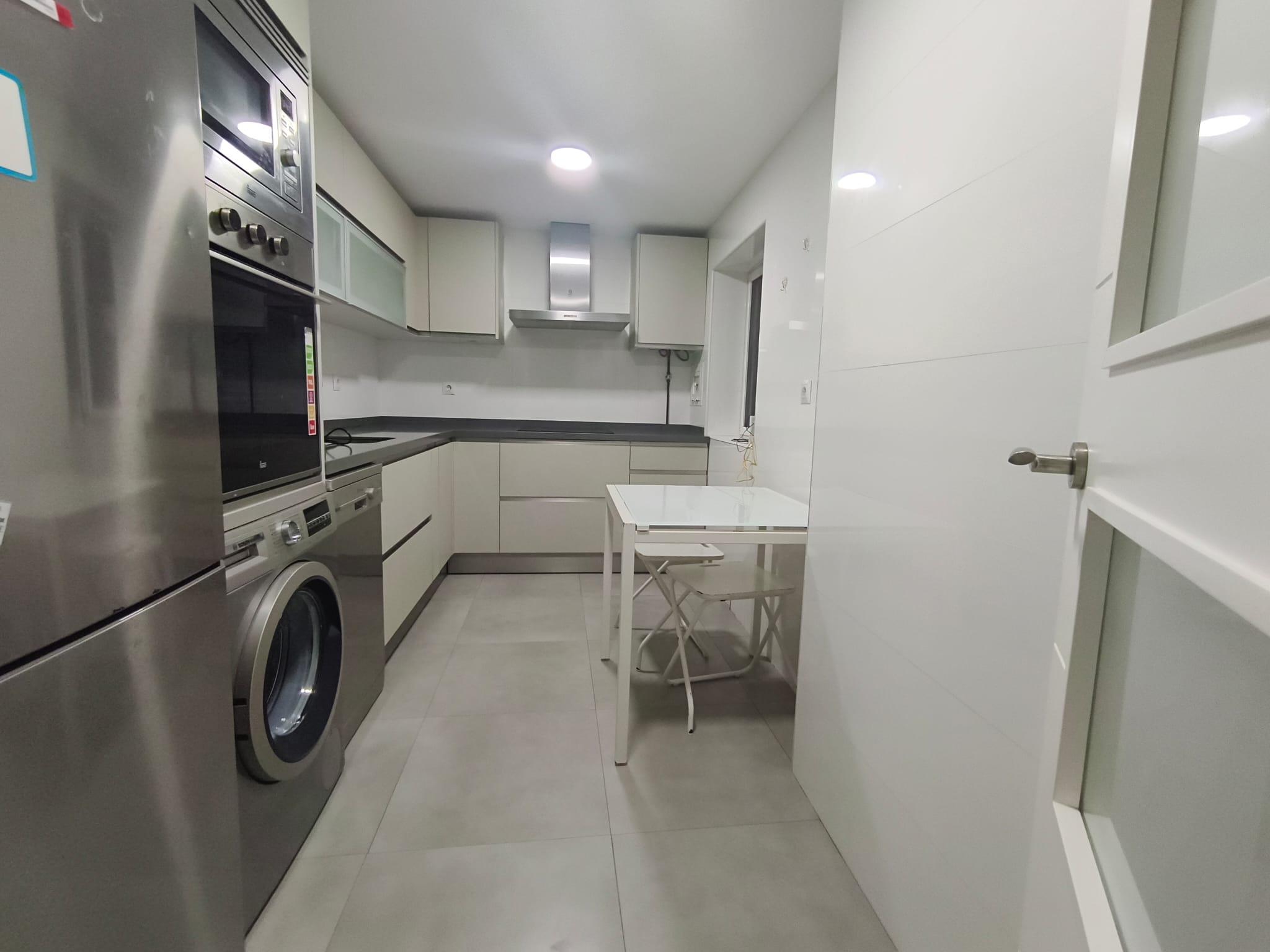 Imagen 7 Piso en venta en Cádiz / Cerca de la playa de la Victoria.