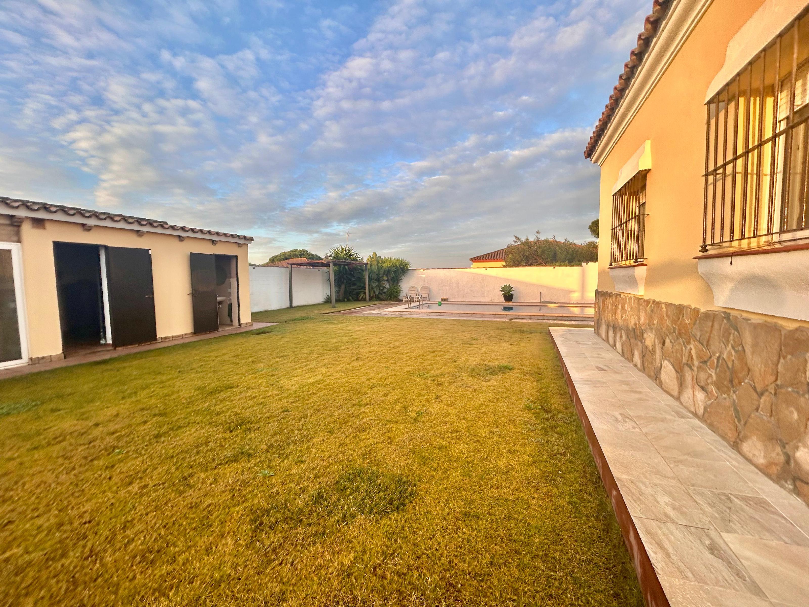 Imagen 10 Casa en venta en Chiclana De La Frontera / Cerca de la Venta del Burro