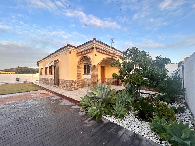 Imagen 2 Inmueble 299607 - Casa en venta en Chiclana De La Frontera / Cerca de la Venta del Burro