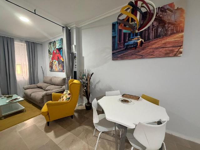 Imagen 1 Inmueble 299692 - Piso en venta en Cádiz / Cerca de la Caleta y Valcácel