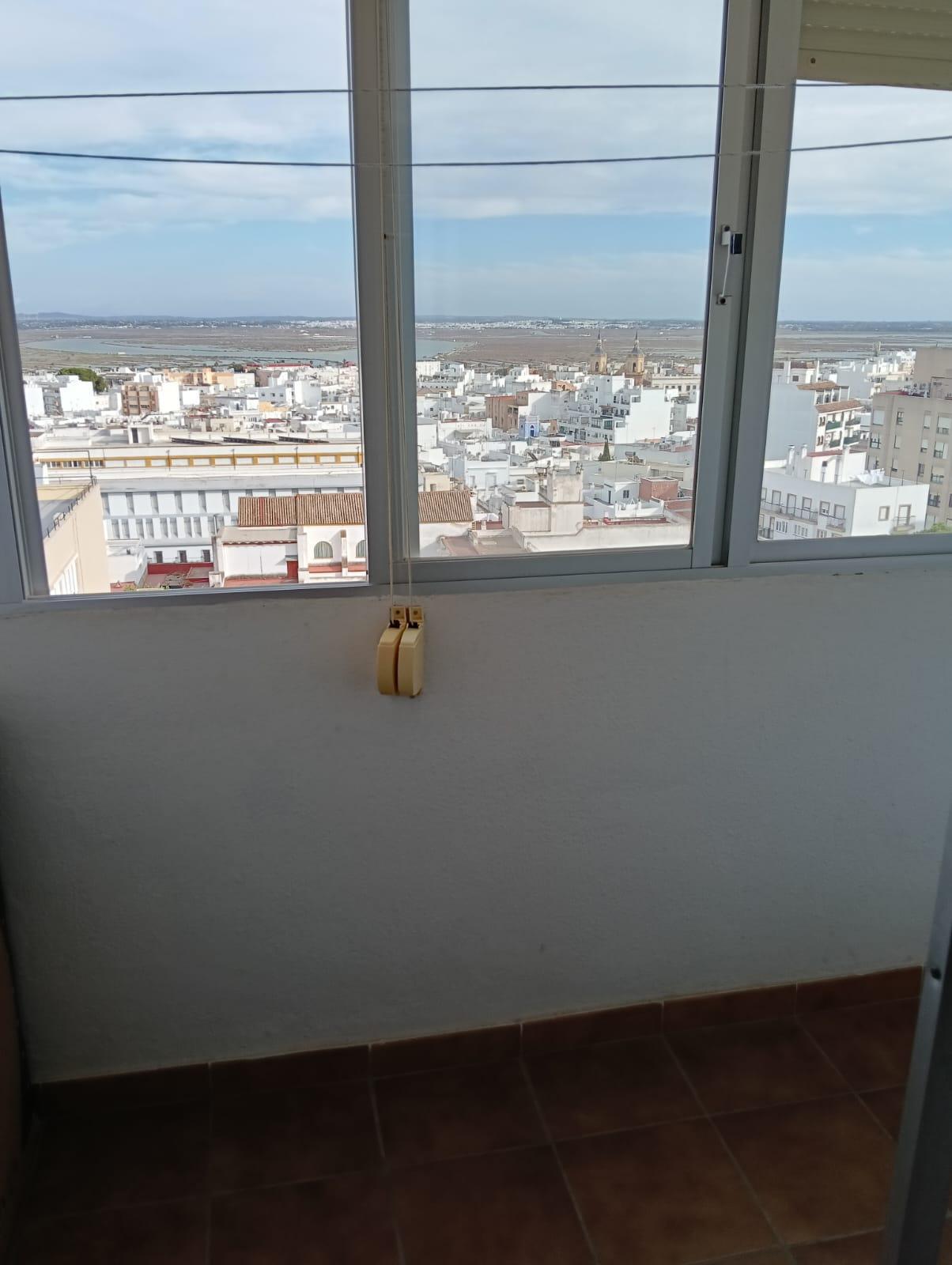 Imagen 7 Piso en venta en San Fernando / Ubicado al lado de la calle Real.
