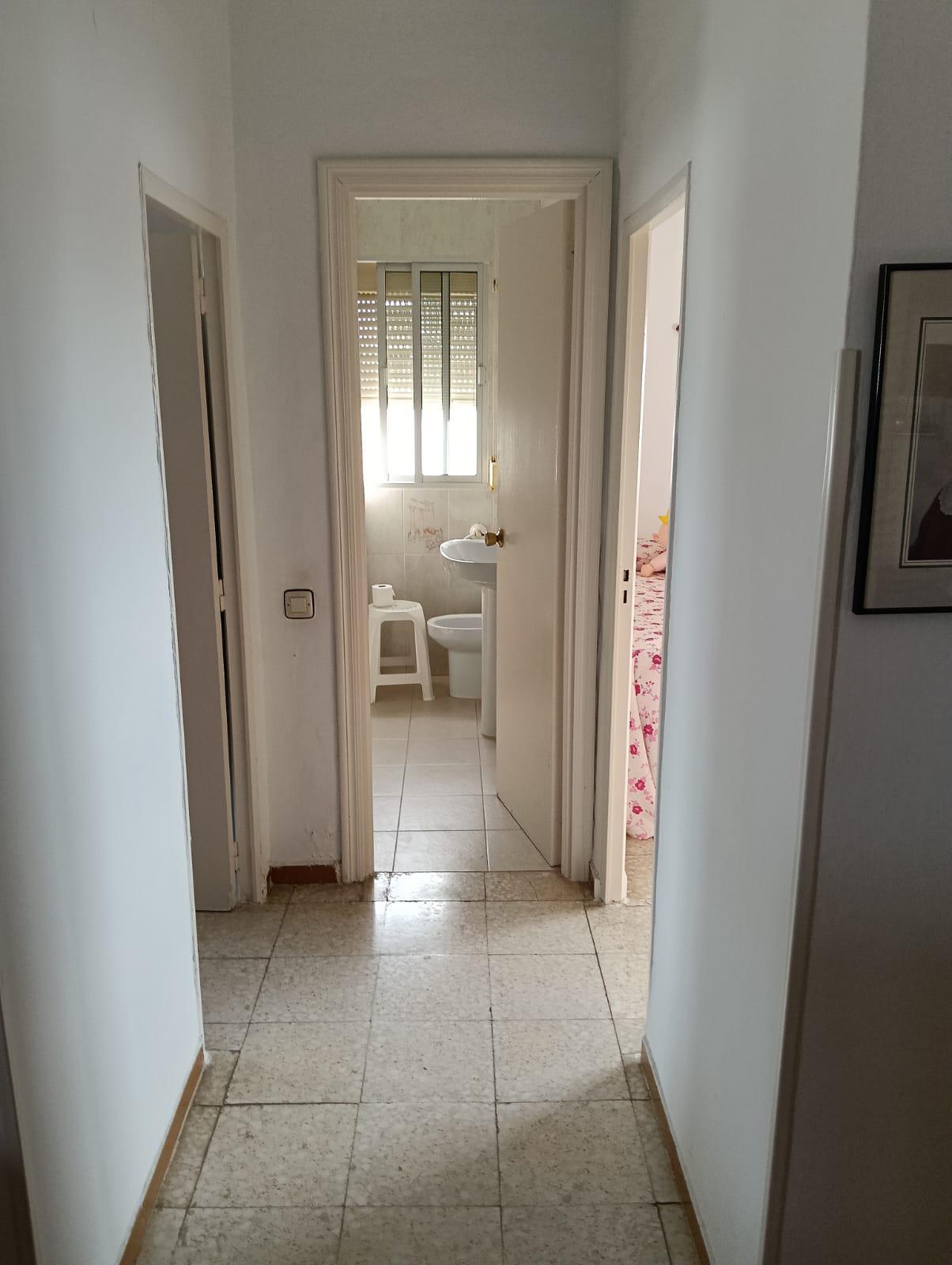Imagen 18 Piso en venta en San Fernando / Ubicado en la zona de Reyes Católicos