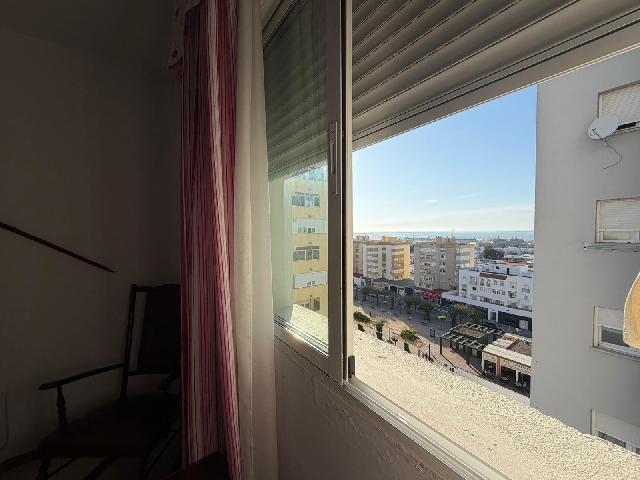 Imagen 3 Inmueble 300091 - Piso en venta en San Fernando / Ubicado en la zona de Reyes Católicos