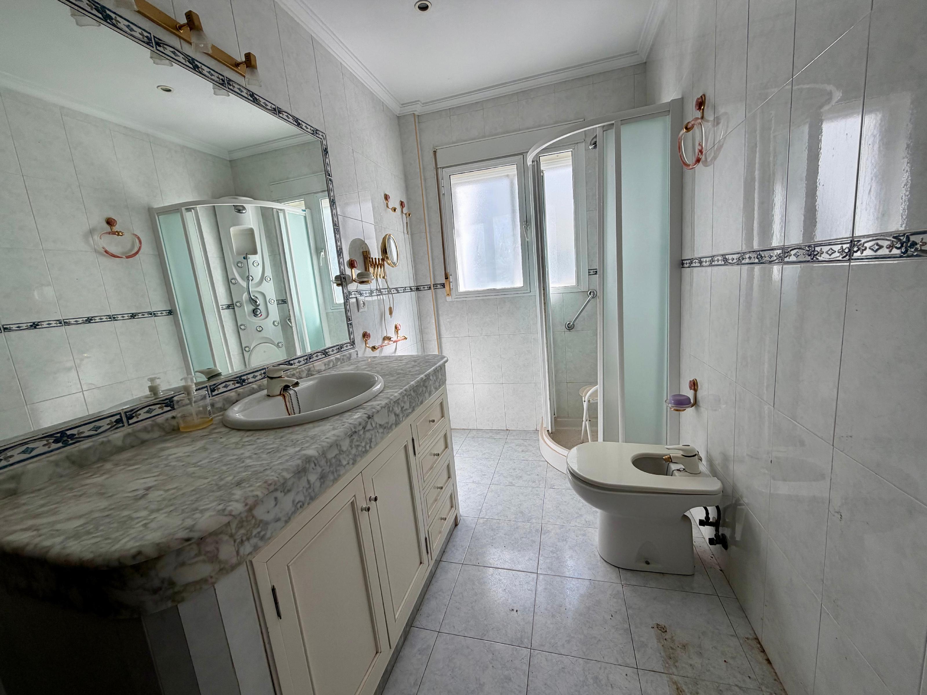 Imagen 8 Piso en venta en Cádiz / Cerca de la plaza San Severiano