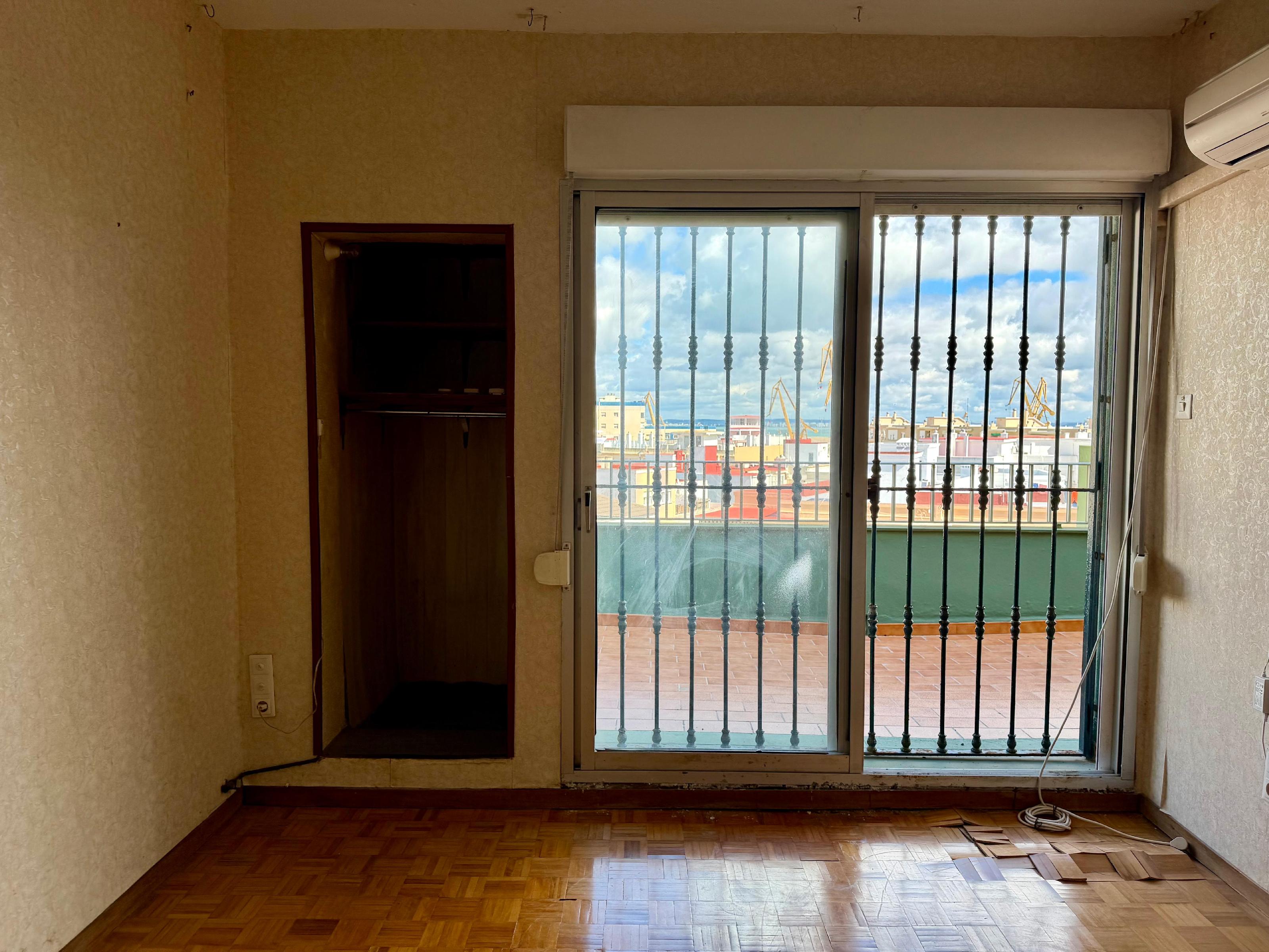 Imagen 11 Piso en venta en Cádiz / Cerca de la plaza San Severiano