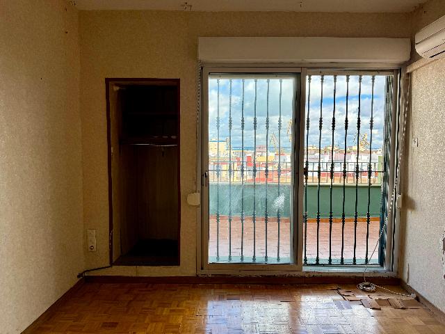 Imagen 11 Inmueble 300099 - Piso en venta en Cádiz / Cerca de la plaza San Severiano