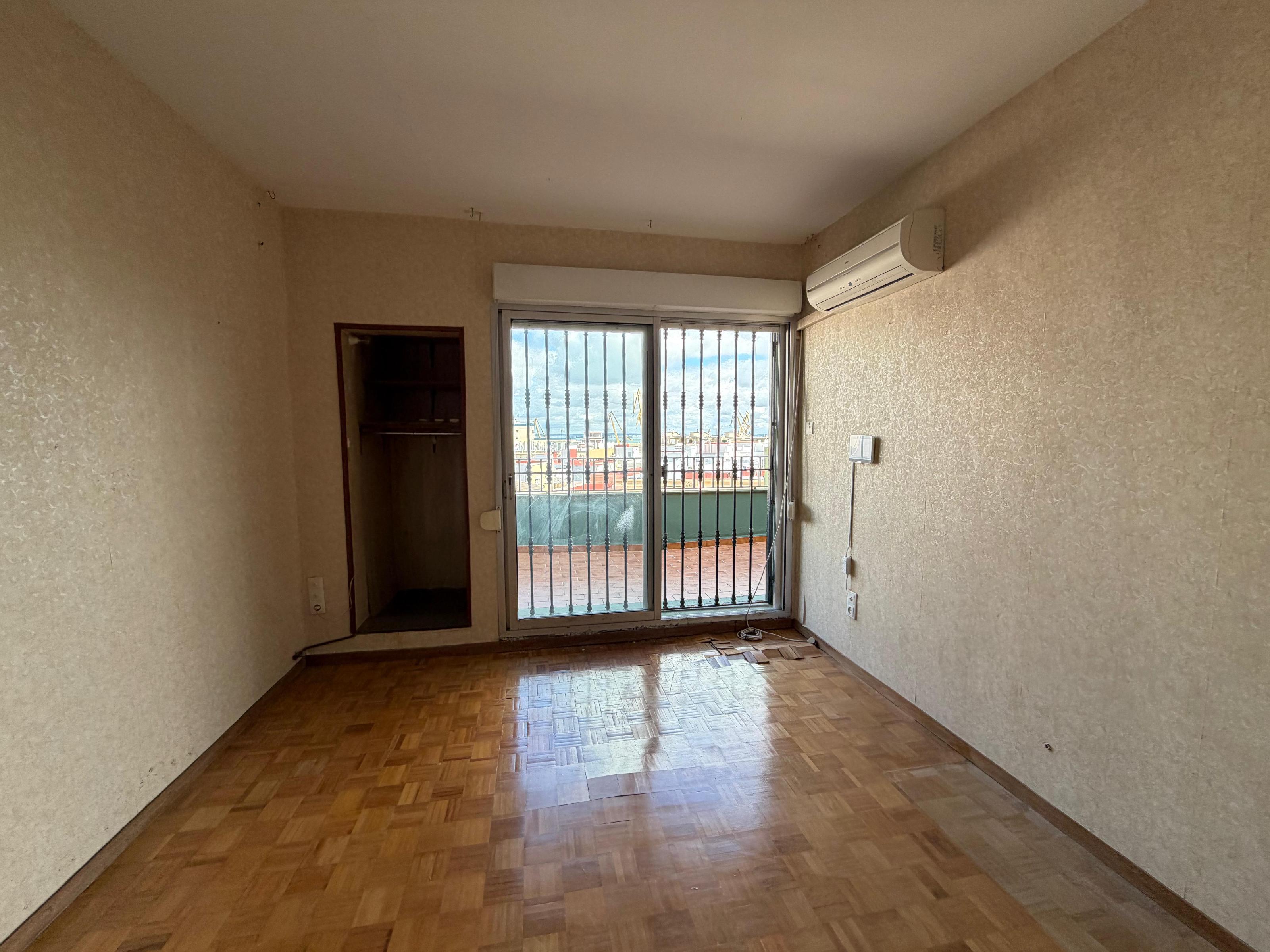 Imagen 12 Piso en venta en Cádiz / Cerca de la plaza San Severiano