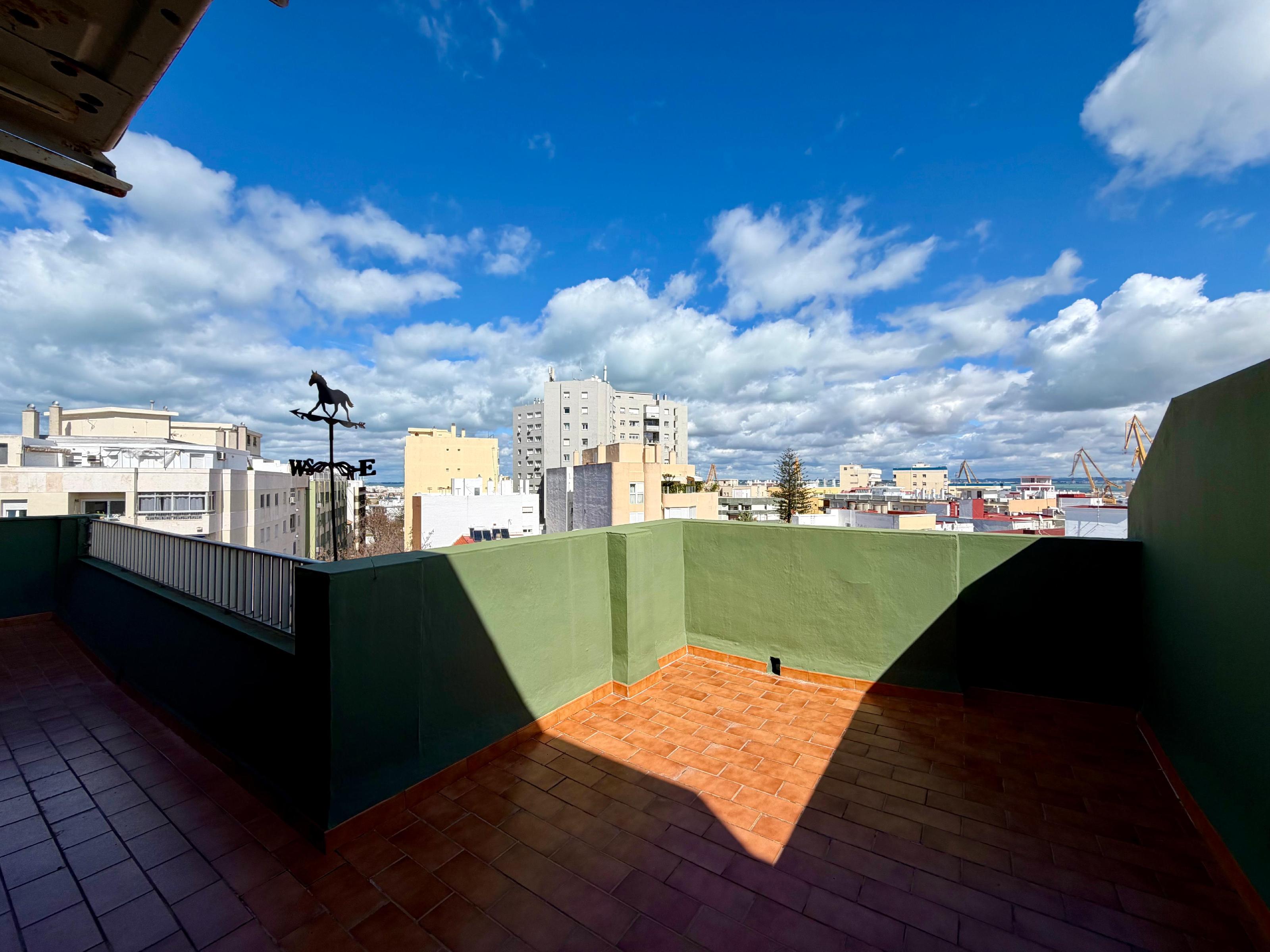 Imagen 4 Piso en venta en Cádiz / Cerca de la plaza San Severiano