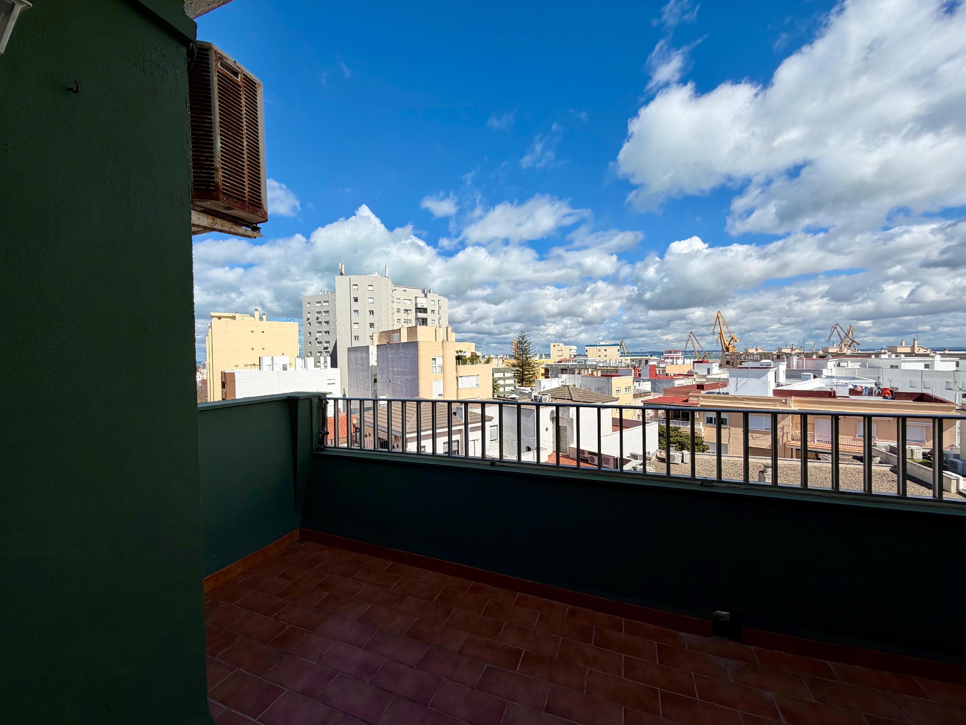 Imagen 18 Piso en venta en Cádiz / Cerca de la plaza San Severiano