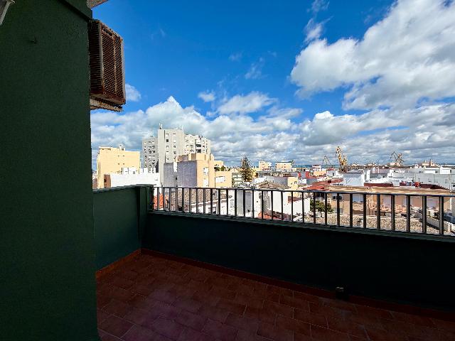 Imagen 18 Inmueble 300099 - Piso en venta en Cádiz / Cerca de la plaza San Severiano