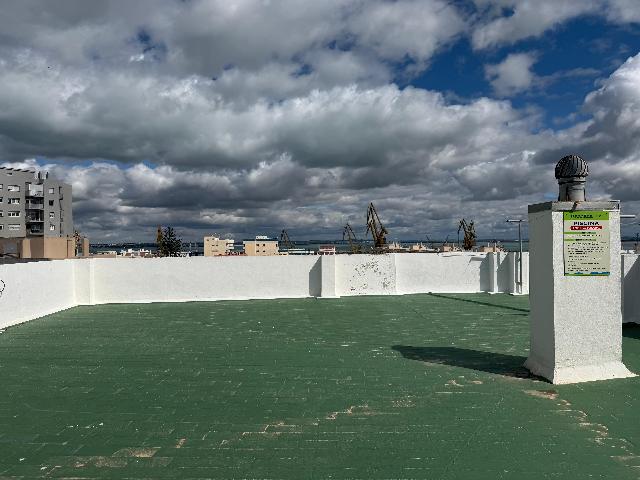 Imagen 10 Inmueble 300099 - Piso en venta en Cádiz / Cerca de la plaza San Severiano