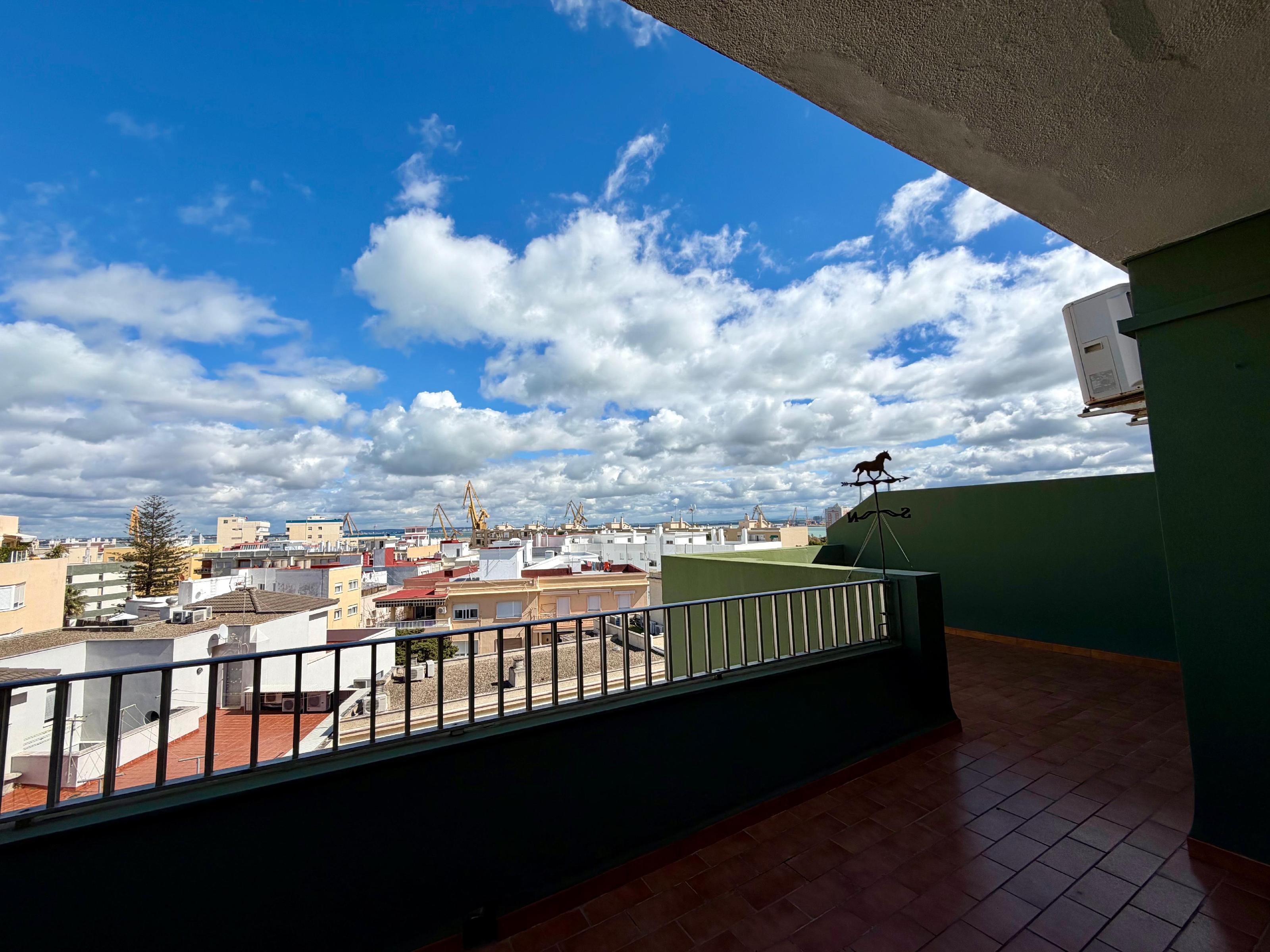 Imagen 33 Piso en venta en Cádiz / Cerca de la plaza San Severiano