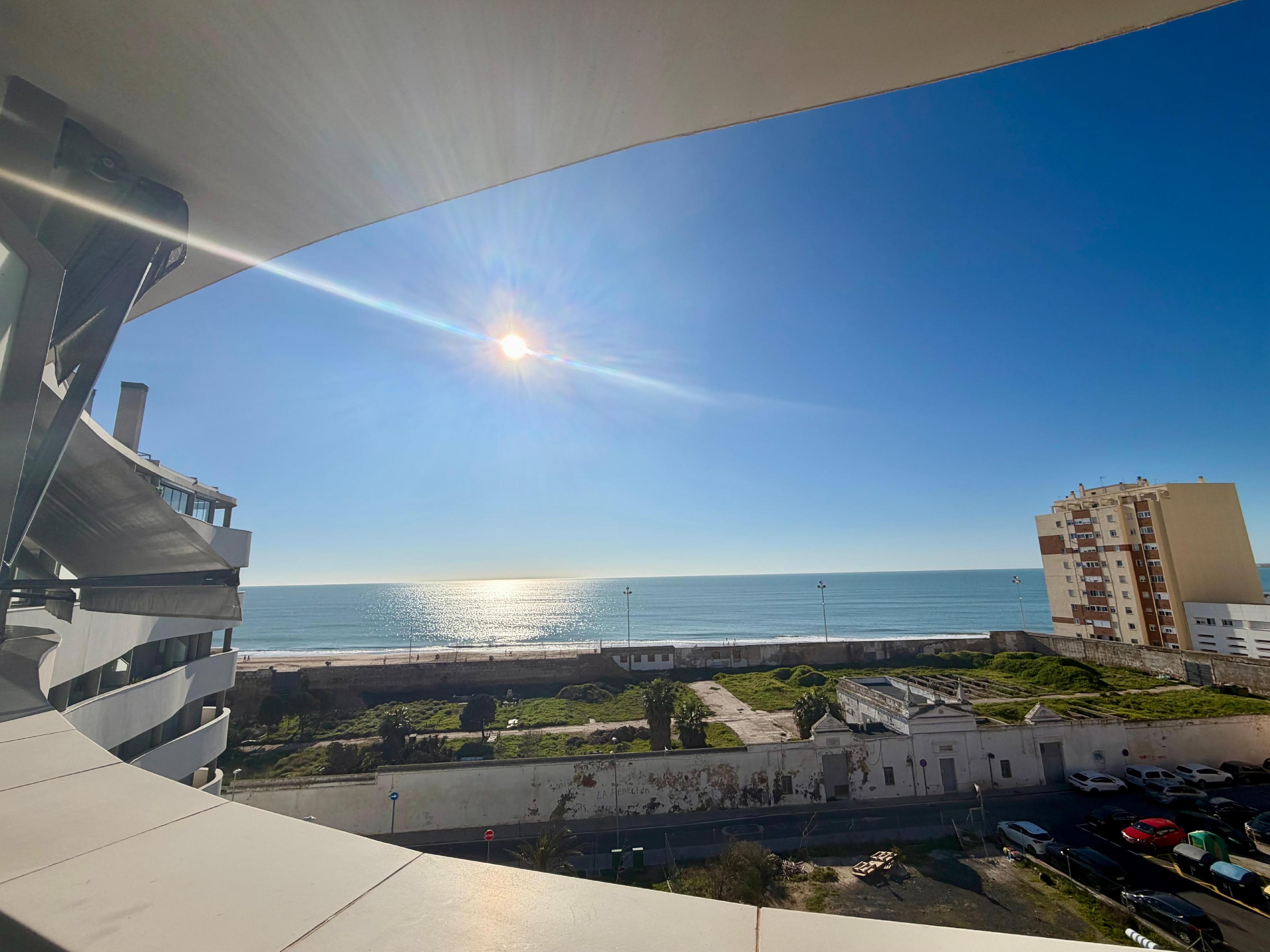 Imagen 14 Piso en venta en Cádiz / En la playa Santa María del Mar.