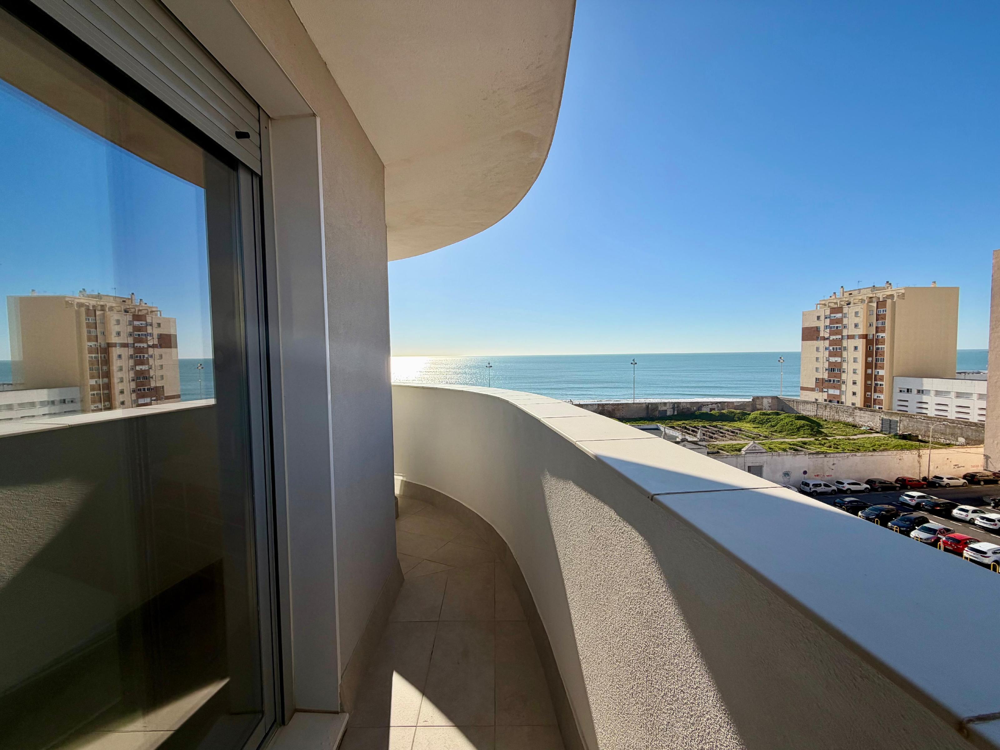 Imagen 16 Piso en venta en Cádiz / En la playa Santa María del Mar.