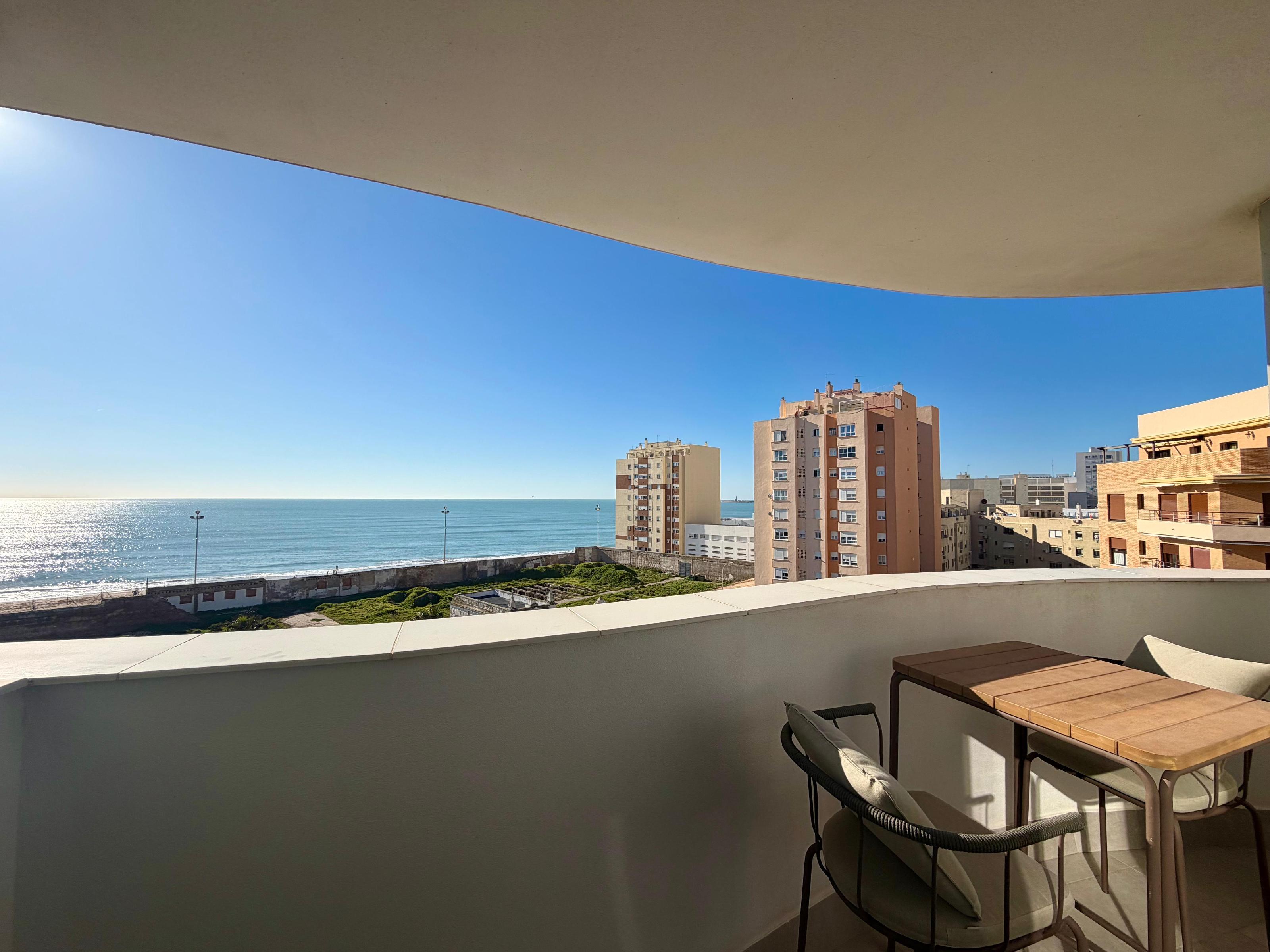 Imagen 1 Piso en venta en Cádiz / En la playa Santa María del Mar.