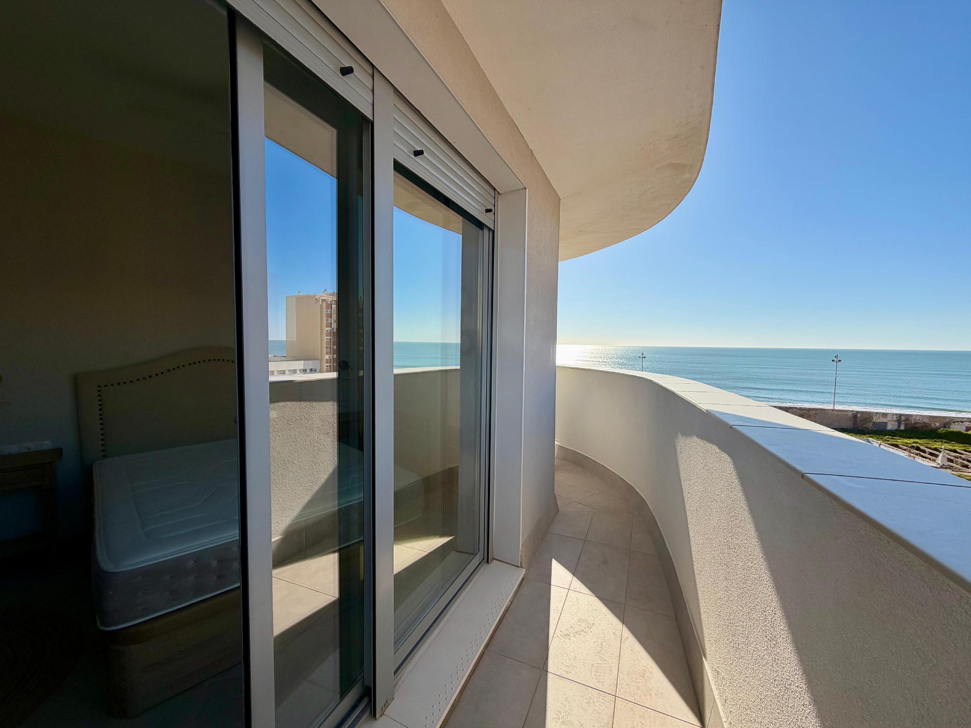 Imagen 22 Piso en venta en Cádiz / En la playa Santa María del Mar.