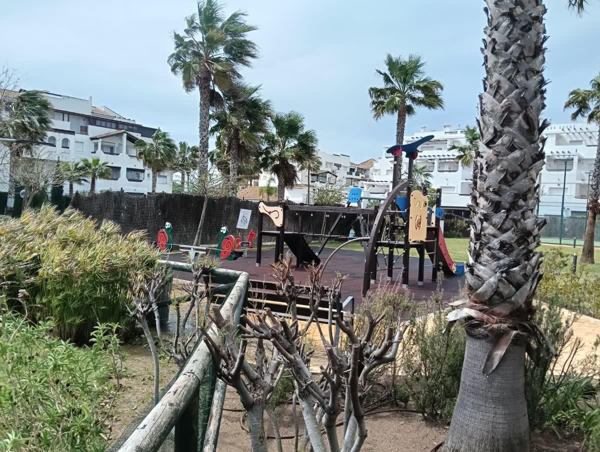 Imagen 13 Piso en venta en Rota / A 100 metros de la playa Punta Candor 