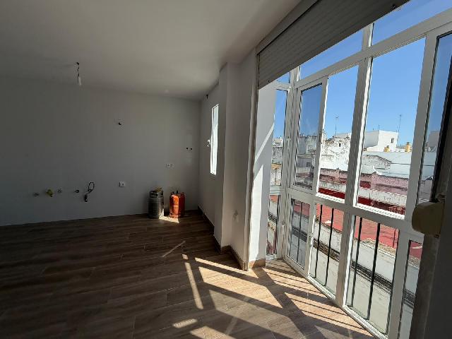 Imagen 4 Inmueble 301853 - Piso en venta en San Fernando / Cerca de la Plaza del Rey 
