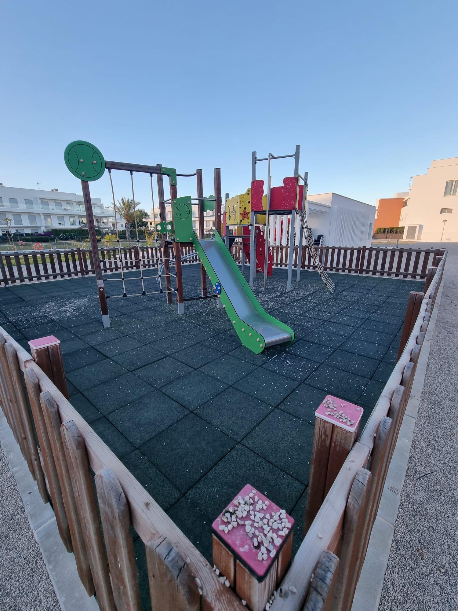 Imagen 21 Ático en venta en Chipiona / Muy cerca de la Playa de las Tres Piedras 