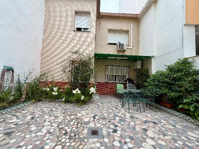 Imagen 2 Inmueble 302392 - Casa Adosada en venta en Cádiz / En segunda línea de la playa de la Victoria