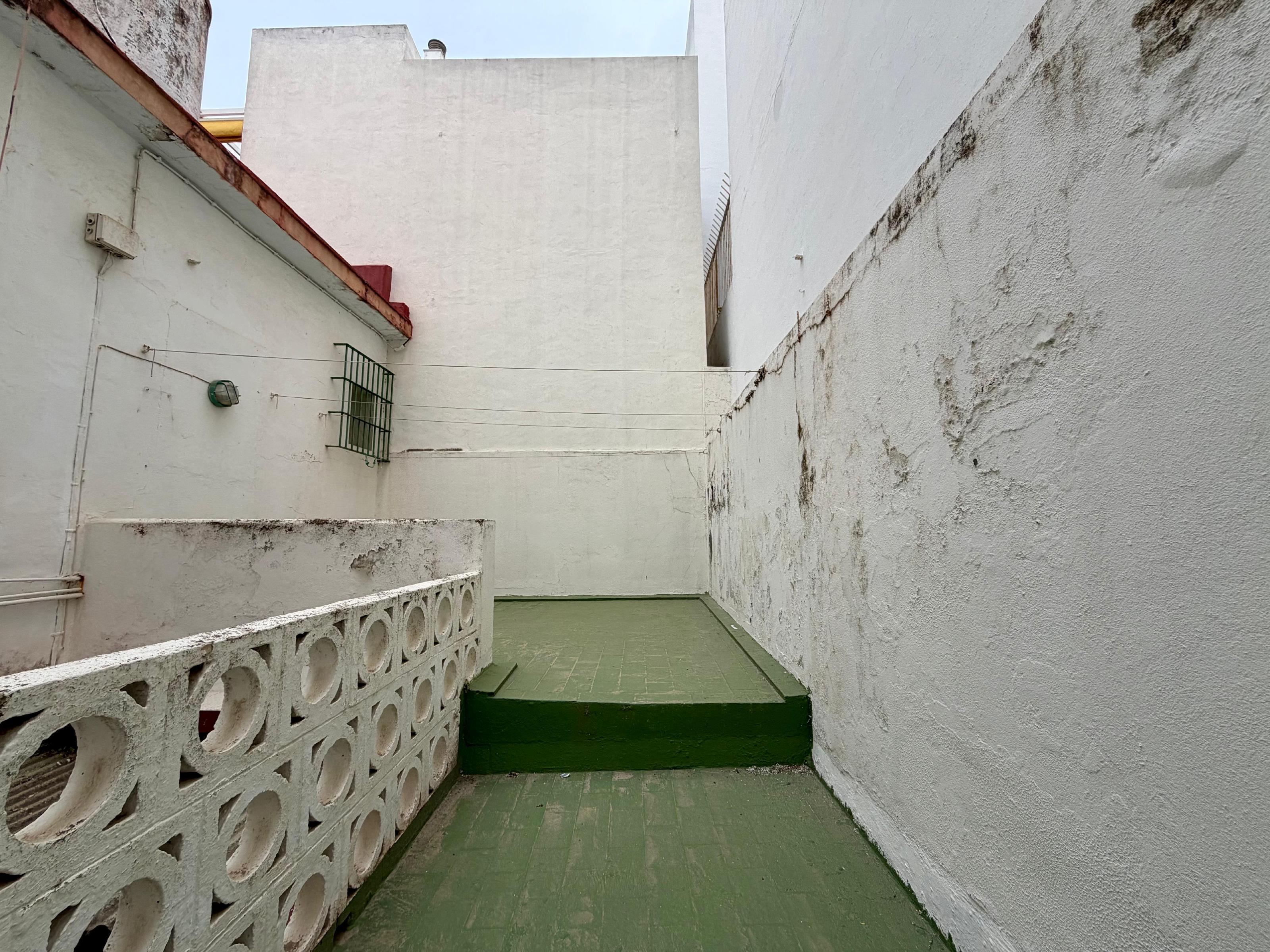 Imagen 33 Casa Adosada en venta en Cádiz / En segunda línea de la playa de la Victoria