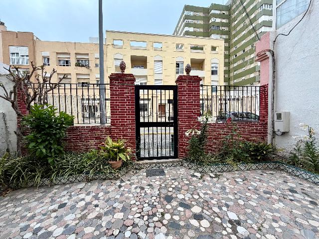 Imagen 15 Inmueble 302392 - Casa Adosada en venta en Cádiz / En segunda línea de la playa de la Victoria